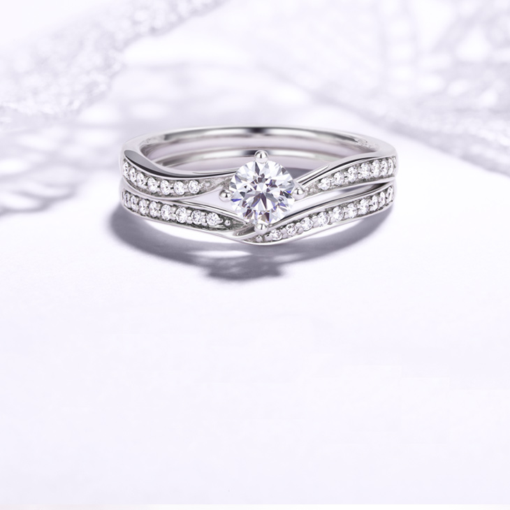 求婚戒指｜訂婚戒指 |鑽石搭配小鑽